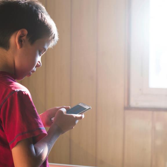 Tutela dei minori online, la ricerca europea sul Digital Services Act (DSA)